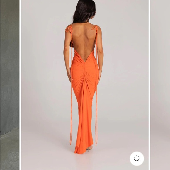 Backless Gown - Picture 2 of 7